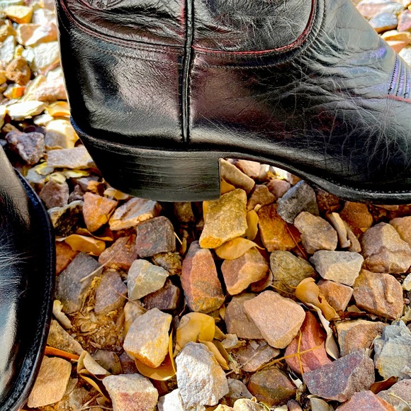 Authentic Lucchese Beautiful Black Cherry Boots 10.5 D photos don’t do justice! - Picture 3 of 15